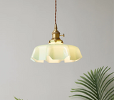 Nordic Bloom Glass Pendant – Lampada a sospensione minimalista in vetro con motivo floreale color crema