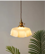 Nordic Bloom Glass Pendant – Lampada a sospensione minimalista in vetro con motivo floreale color crema