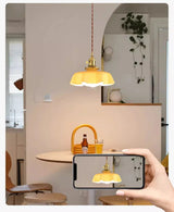 Nordic Bloom Glass Pendant – Lampada a sospensione minimalista in vetro con motivo floreale color crema