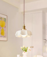 Nordic Bloom Glass Pendant – Lampada a sospensione minimalista in vetro con motivo floreale color crema