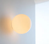 LumoSphere Weiße Glas-Kugel LED Wandleuchte