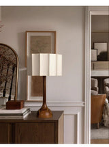 Wabi Sabi Holz-Stehlampe – Minimalistische LED Standlampe