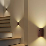 LumiHolz – Moderne Innen-Induktions Wandleuchte aus Holz