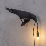 Glücksvogel Tischleuchte aus Kunstharz – Moderne LED Design Tischlampe | Dekorative Ambienteleuchte | Stilvolle Nachttischlampe